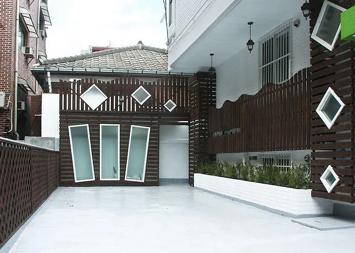 Family & Friends House *